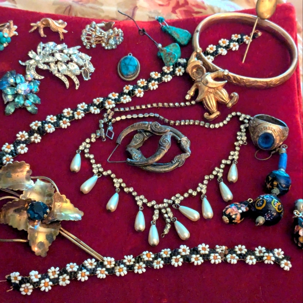 SOLD  Antique vintage 20 piece jewelry lot Victorian to MCM As Is